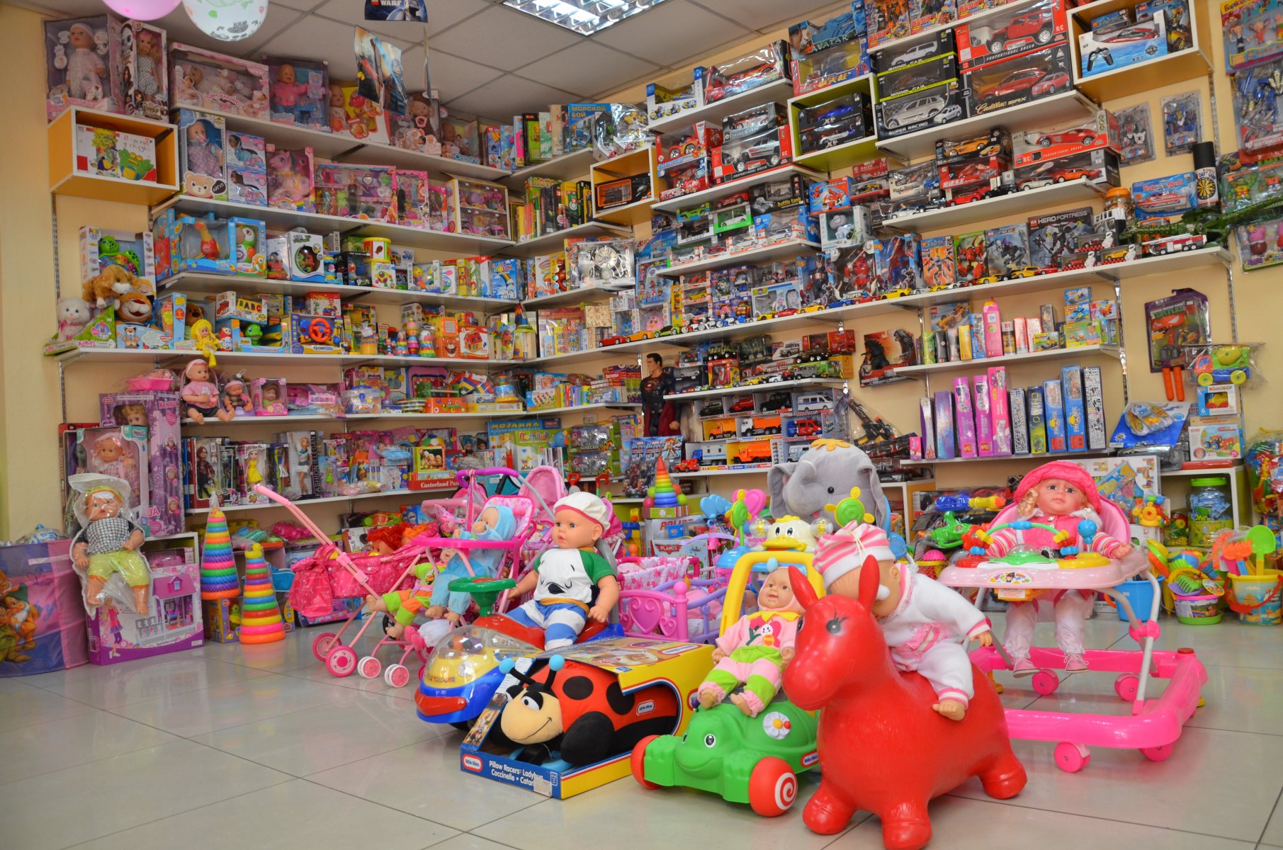 В каких магазинах можно купить игрушки. Магазин игрушек. Детские игрушки. Детский игрушки. Магазин игрушек для детей.